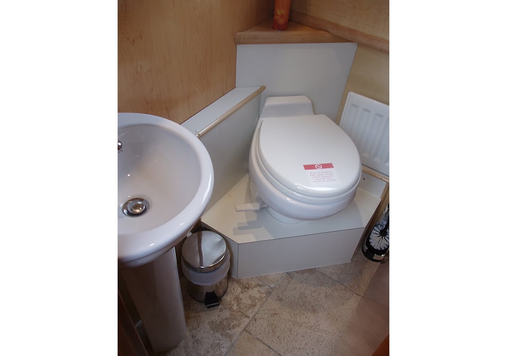 Cunning Fox Boat Page toilet