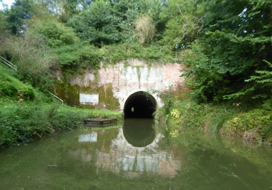 Travel Through the longest tunnel on the Kennet and Avon Canal