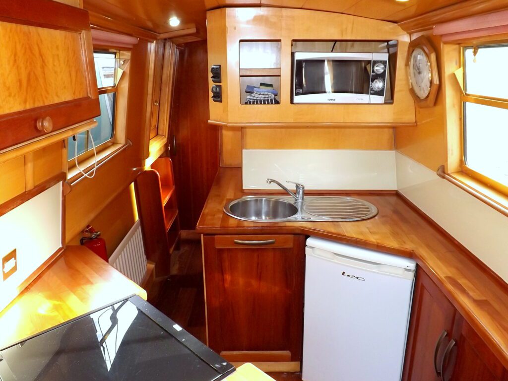 Galley with microwave, full size cooker & fridge
